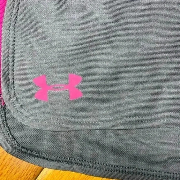 NWOT Under Armor Breast Cancer Awareness Shorts S - Picture 6 of 6